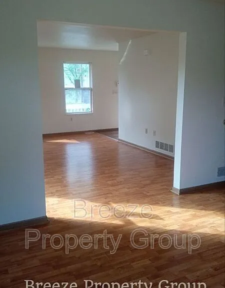914 E Bancroft St — Photo 2