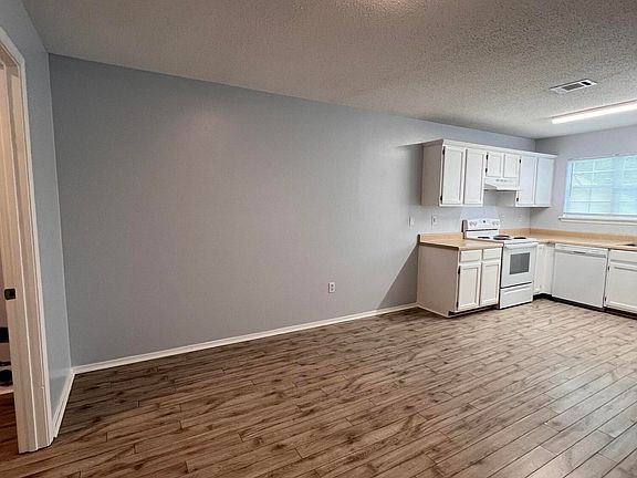 4th image of 13181 Warren Dr