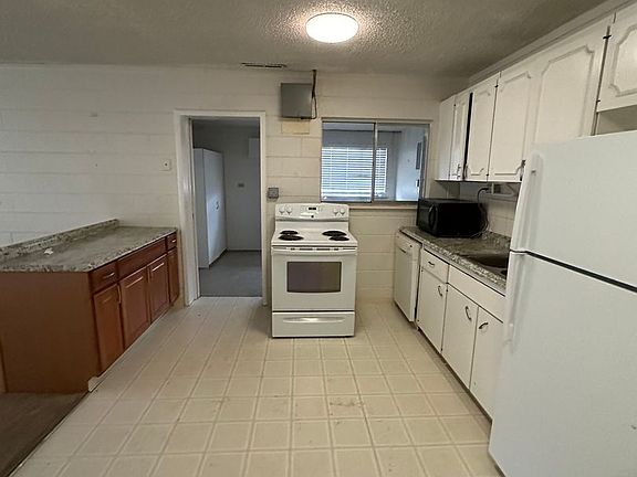 2nd image of 13048 N Highland Cir