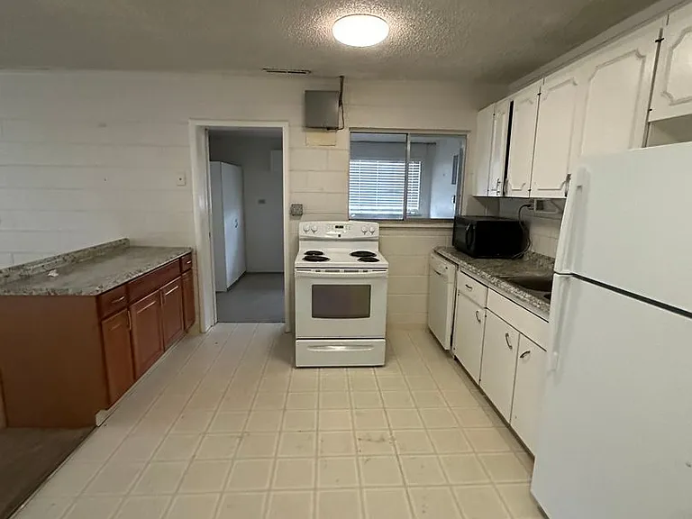 13048 N Highland Cir — Photo 2
