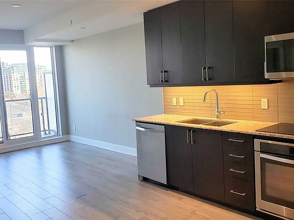 4th image of 9608 Yonge St #710A
