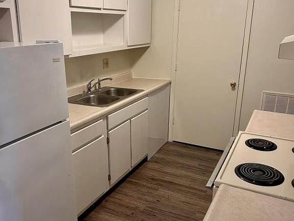 3rd image of 303 Far Side Dr APT 4