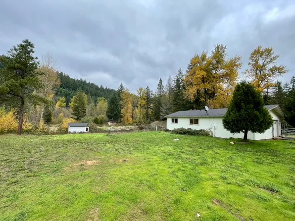 140 Bloom Rd, Wolf Creek, OR 97497
