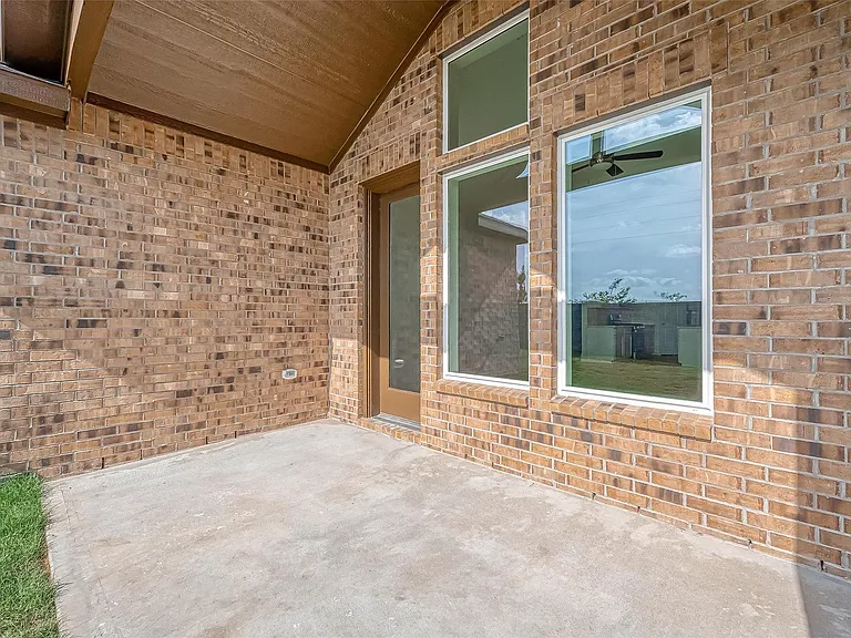 8710 Limmen Terrace Trl — Photo 39