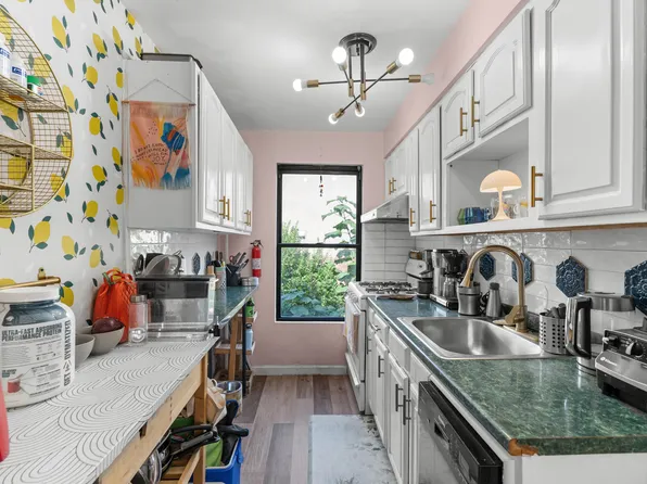 180 Columbus Drive image 5 of 11