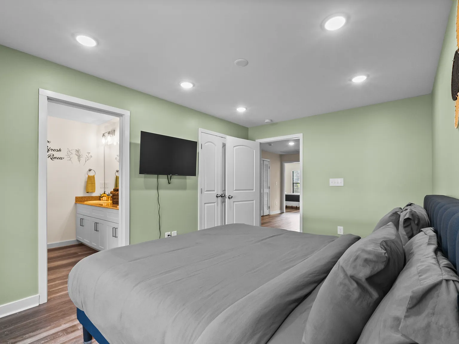 3 bed, 1700 sqft, $2,995 — Photo 3