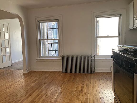 4th image of 461 Lafayette Ave #3