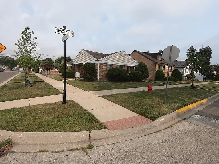 2500 Hessing St — Photo 15