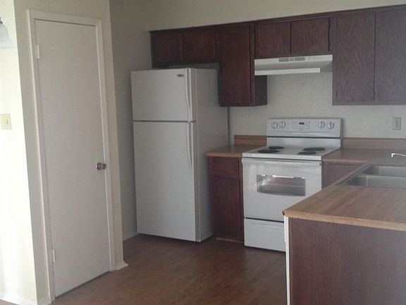 5th image of 709 Wellesley Ct APT C