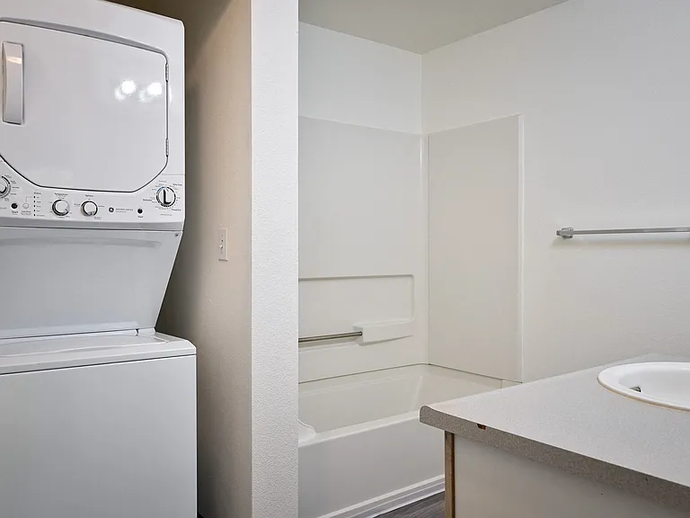 Glen Ridge | Bathroom & Laundry