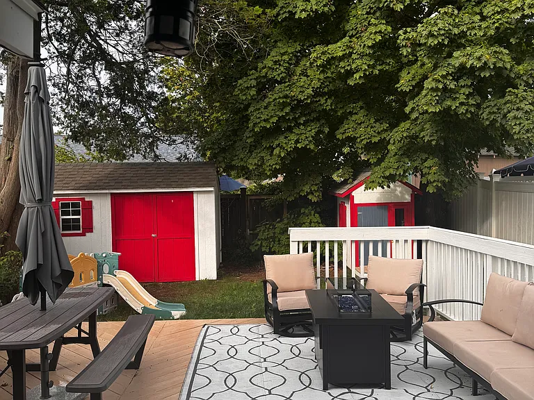 35 Lawrence Ave — Photo 12