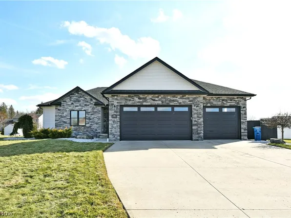 4885 Tree Line Trl, New Middletown, OH 44442