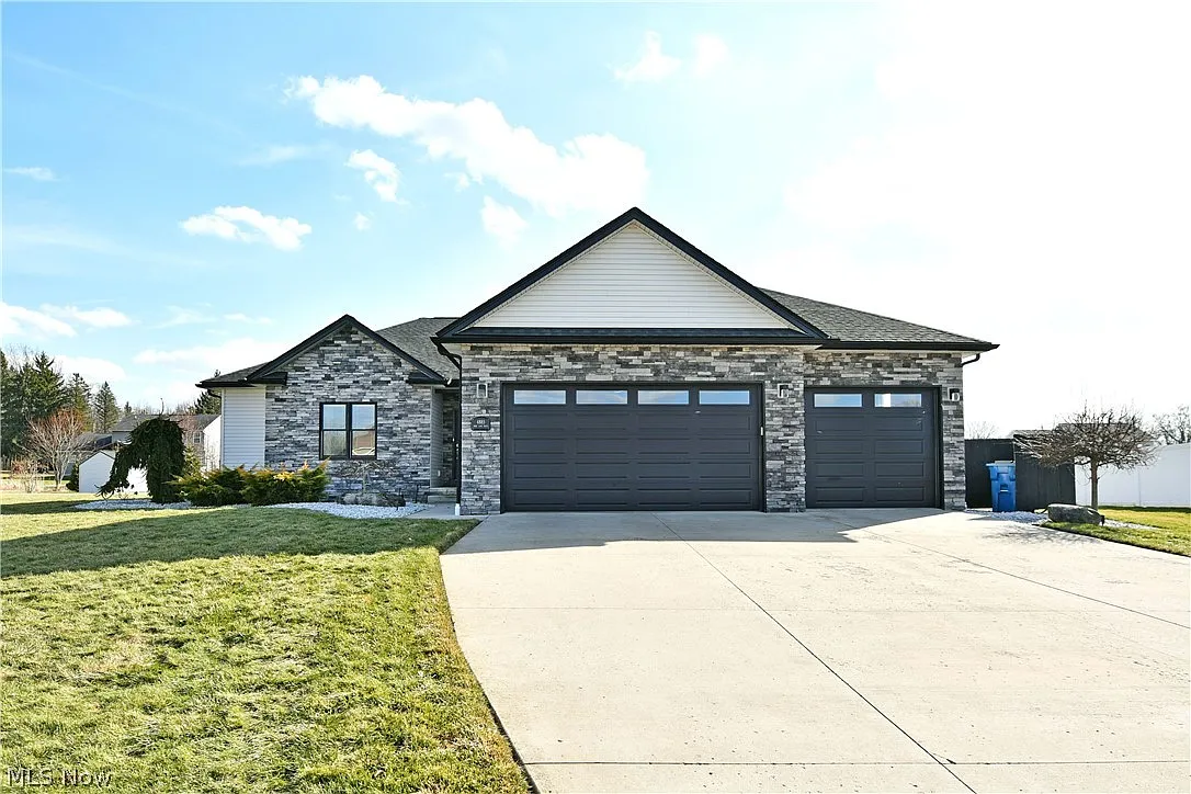 4885 Tree Line Trl photo 1