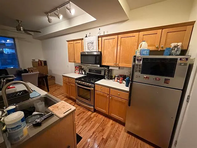 2 bed, 915 sqft, $3,890 — Photo 4