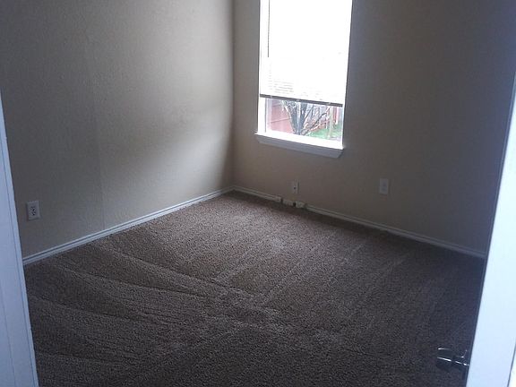 3rd image of 817 NW Summercrest Blvd #A