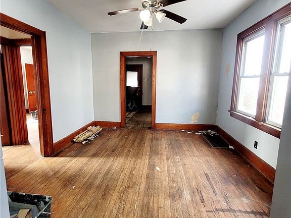 4th image of 165 West St