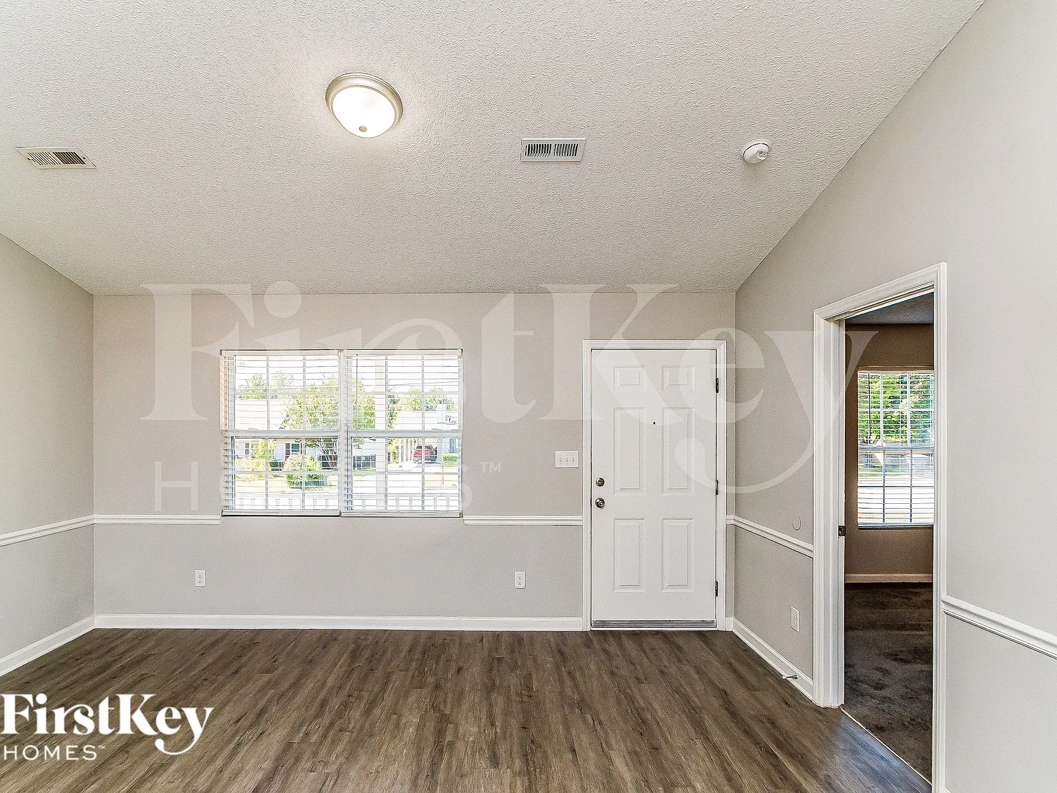 3 bed, 2.0 bath, 1084 sqft, $1,585 — Photo 2