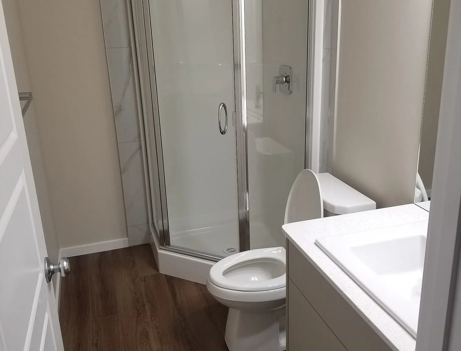Cozy 2-bedroom basement suite with 670 sq. ft. of well-designed living space and 9-foot ceilings. — Photo 2