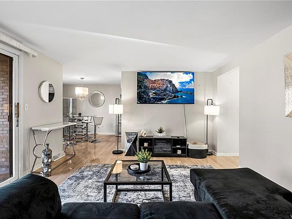 2nd image of 80 Groton Dr APT 2