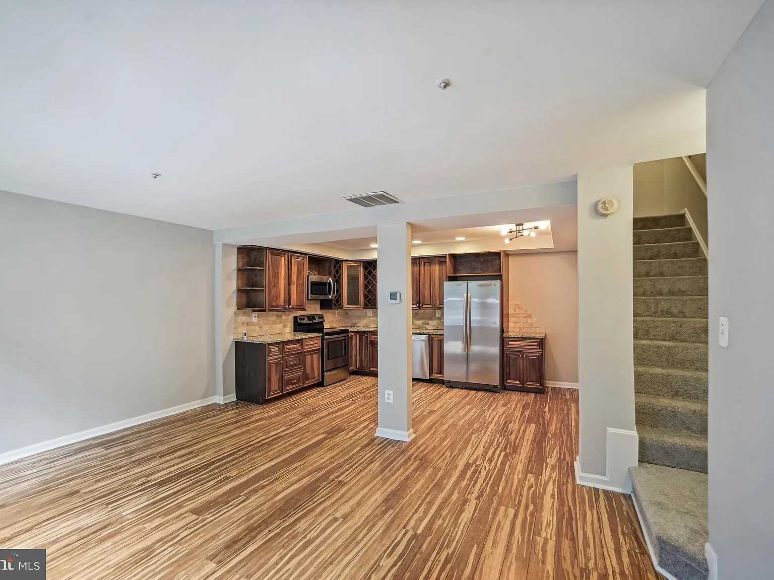 3 bed, 2.5 bath, 1440 sqft, $2,500 — Photo 2