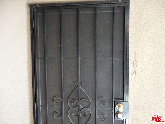 5th image of 110 E Hillcrest Blvd APT 104