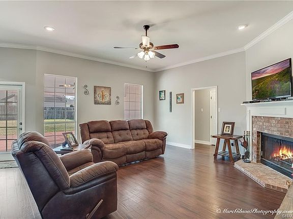 3rd image of 215 Country Club Dr