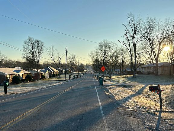 4th image of 408 Oakdale Dr