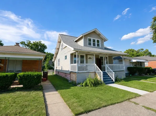 7271 Wiegand Blvd, Center Line, MI 48015