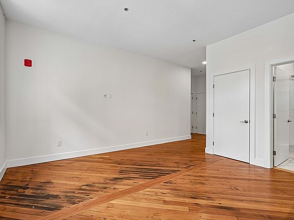 5th image of 136 Westminster St #290d9da41