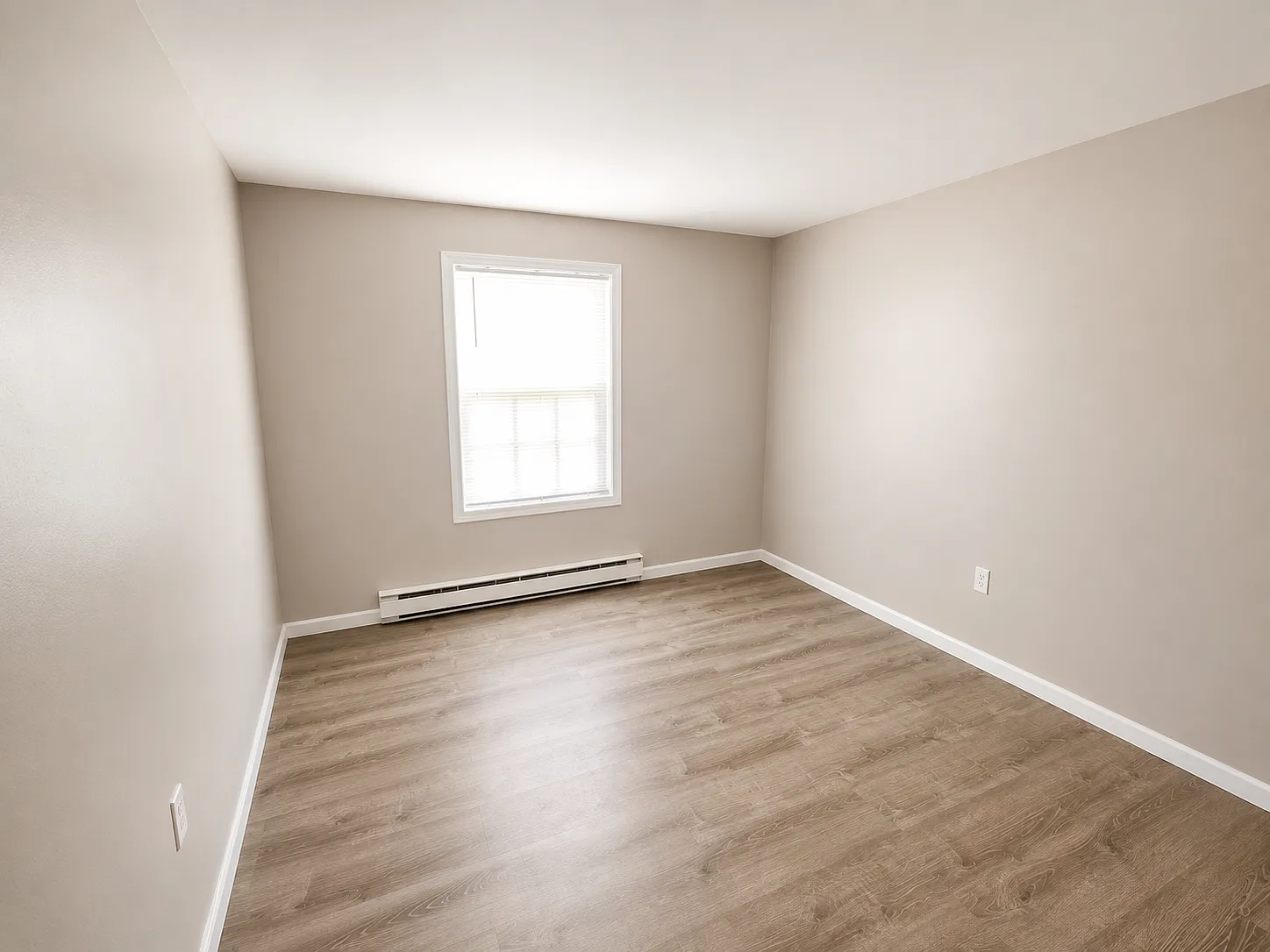 2 bed, 650 sqft, $1,820 — Photo 4
