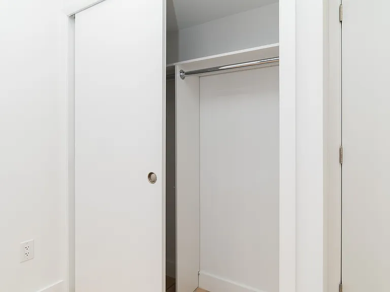 703 9th Ave #4D — Photo 8
