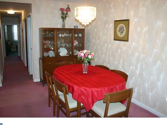 5th image of 2839 Holme Ave