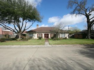 802 Cherokee Dr, Pasadena, TX 77506