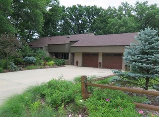 709 Valley View Dr, Decorah, IA 52101