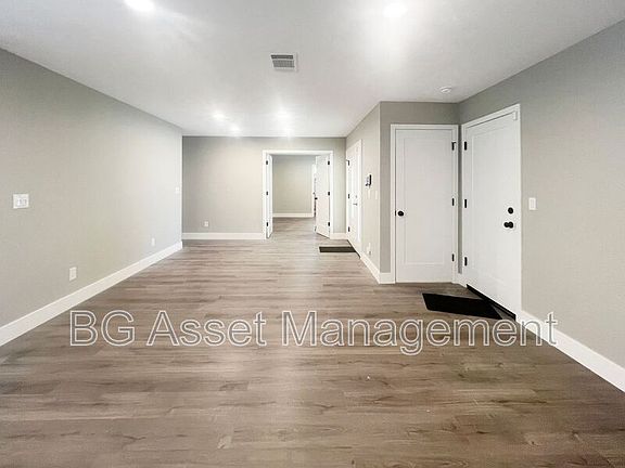 5th image of 511 Dahlia Ct