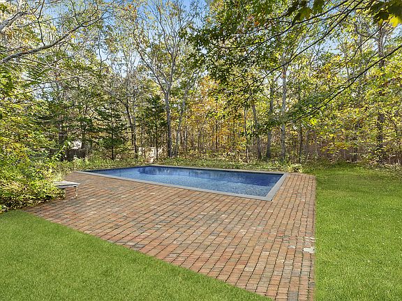 2nd image of 20 Runnymeade Dr