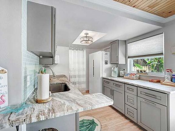 3rd image of 808 Carol Ave
