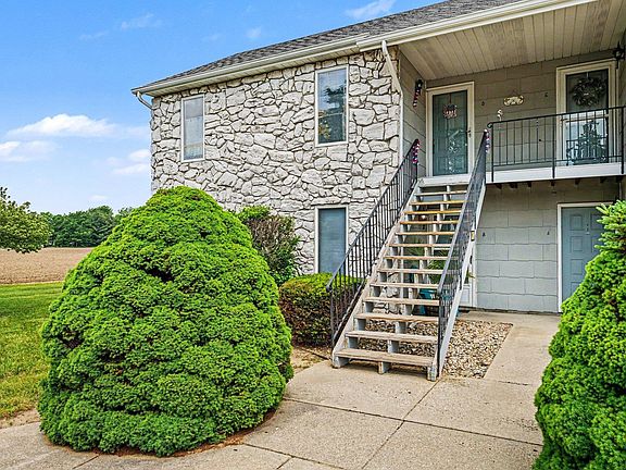 3rd image of 207 Tanglewood Dr APT D