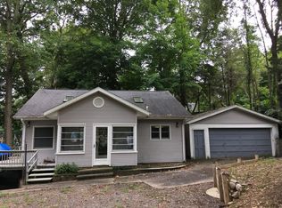 15739 Lakeview Dr, Buchanan, MI 49107