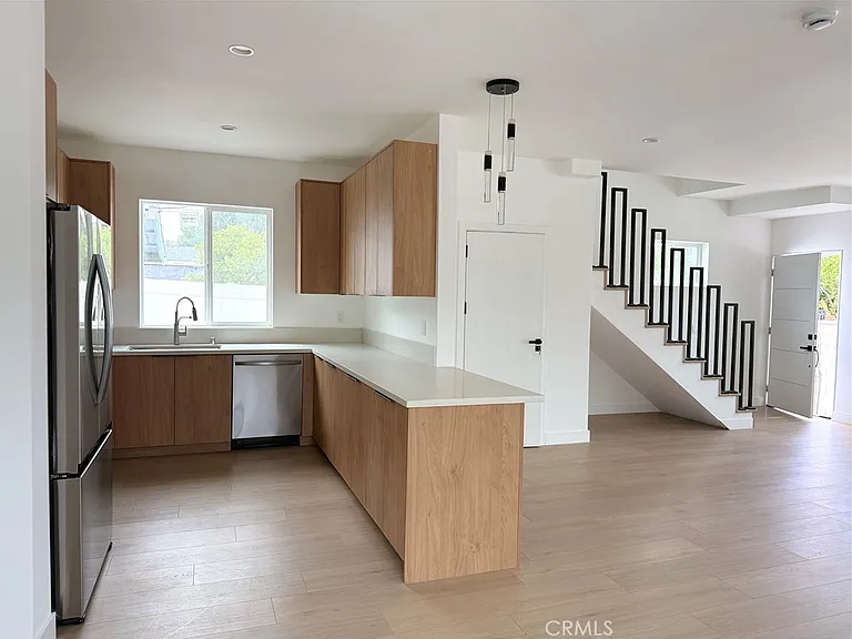 22913 Sherman Way — Photo 4