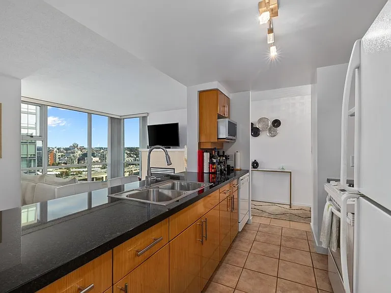 1077 Marinaside Cres #2201 — Photo 11