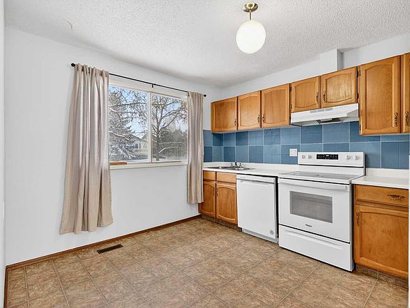 3rd image of 1502 Ranchlands Way NW