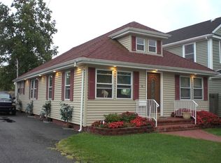 6 S Atlantic St, Bay Shore, NY 11706