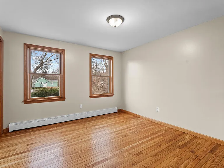 62 Brookside Ave E — Photo 11