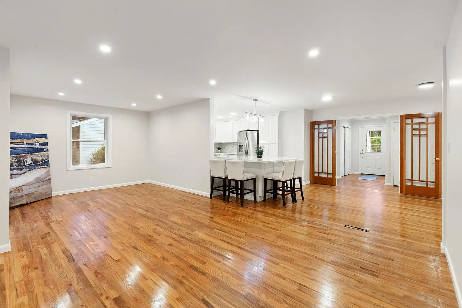 4 bed, 2200 sqft, $6,900 — Photo 4