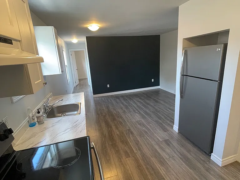 117 Lyons Ave #C — Photo 4