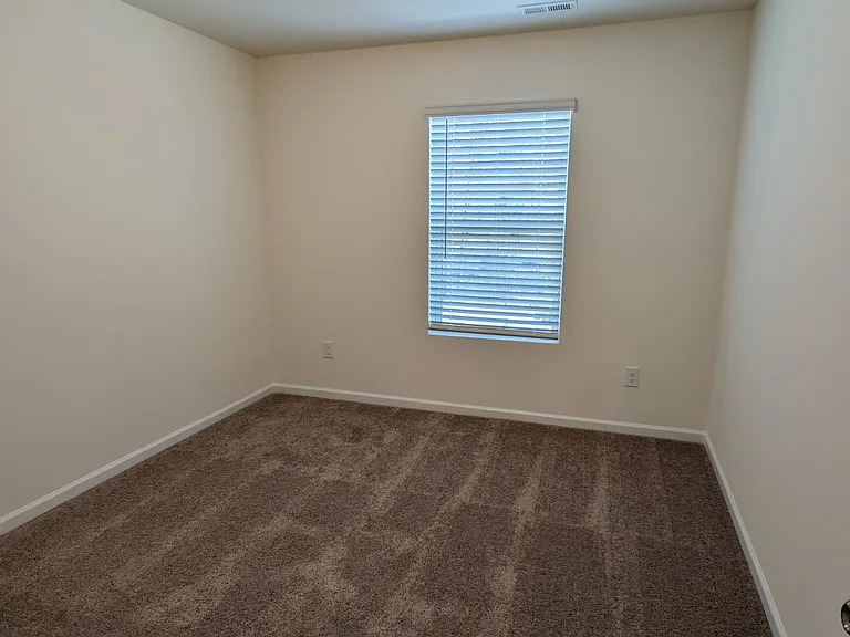 2865 Aubrey St — Photo 12