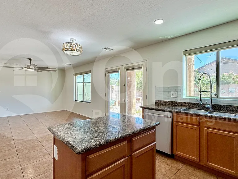 5731 W Beth Dr — Photo 5