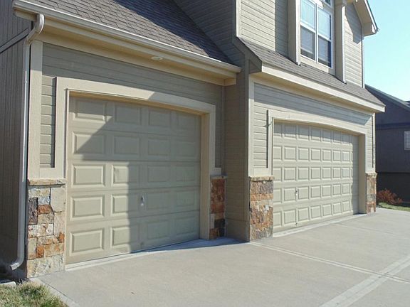 3 car garage plenty of space here