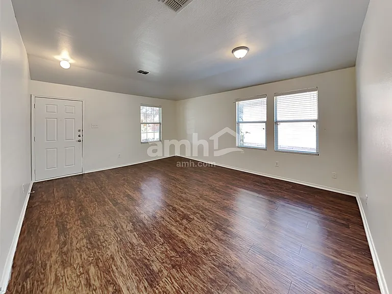 742 Mission Ln — Photo 9